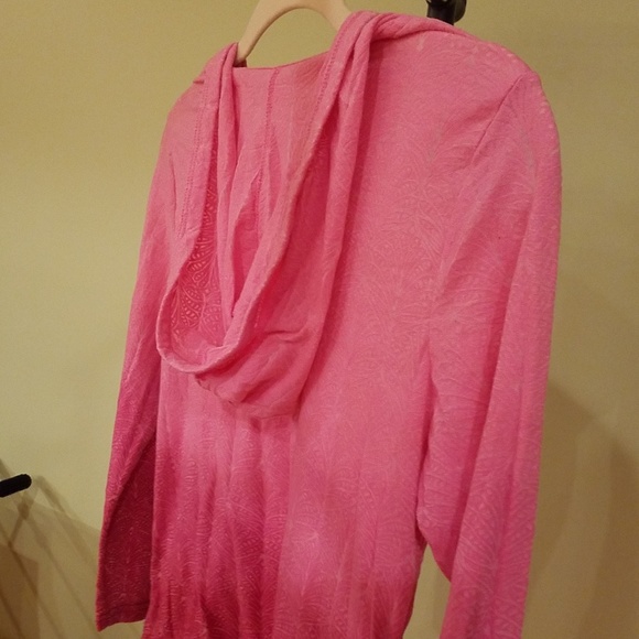 CLOTHING - Picture 8 of 8